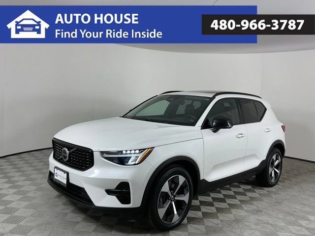 Used 2024 Volvo XC40 B5 Core AWD/4WD image 1