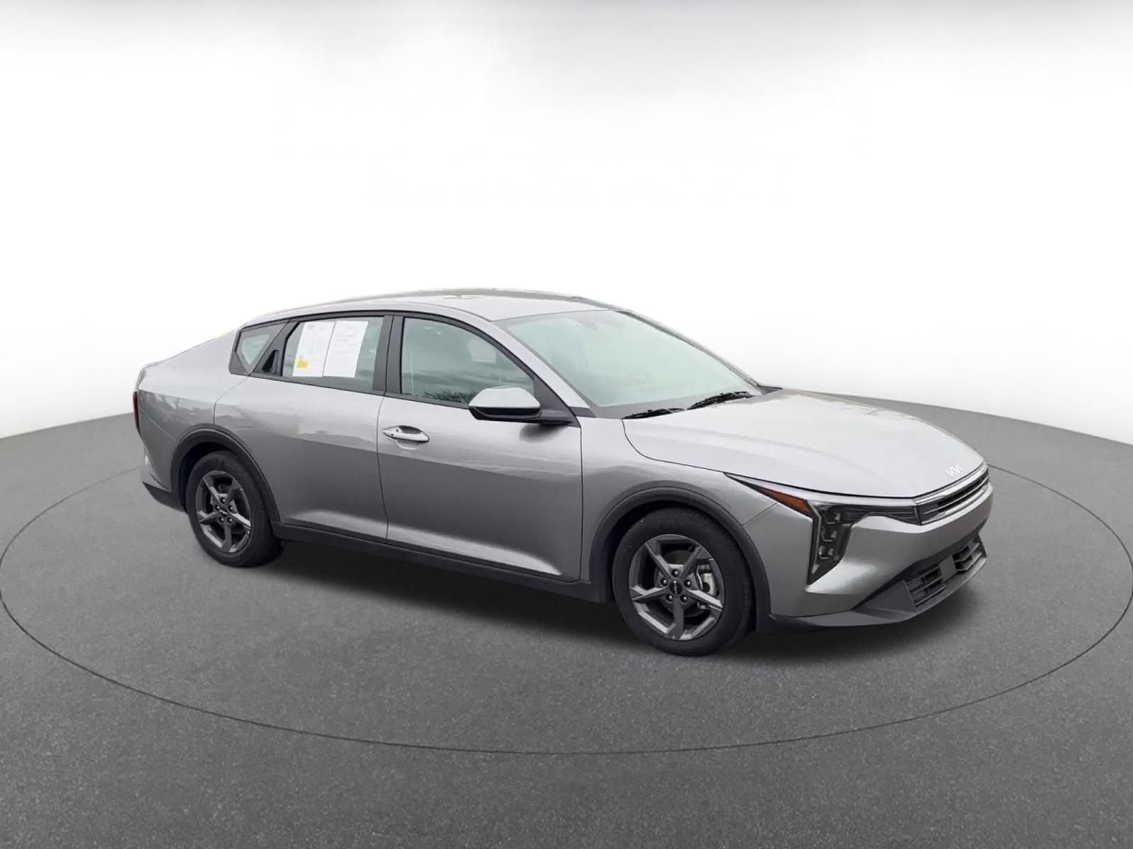 Used 2025 Kia K4 FWD image 2