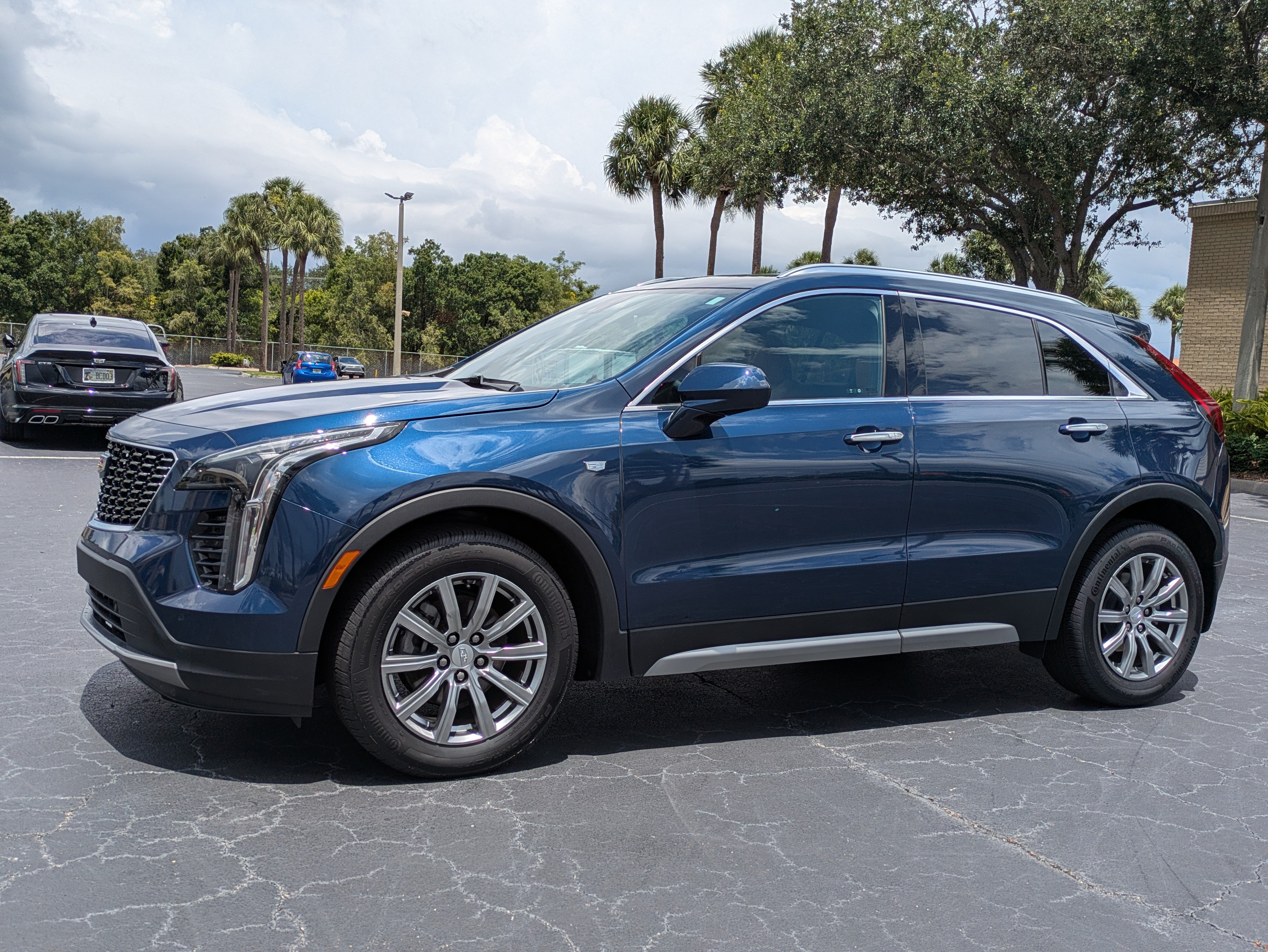Used 2019 Cadillac XT4 Premium Luxury FWD image 2