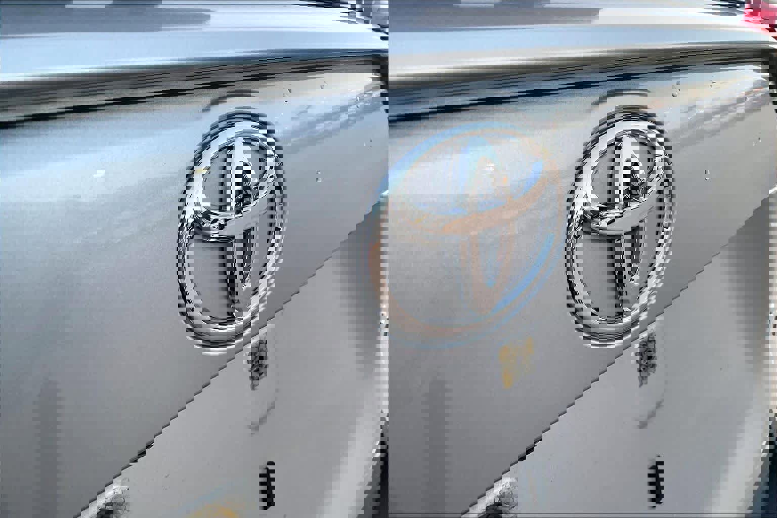 Used 2019 Toyota RAV4 LE image 30