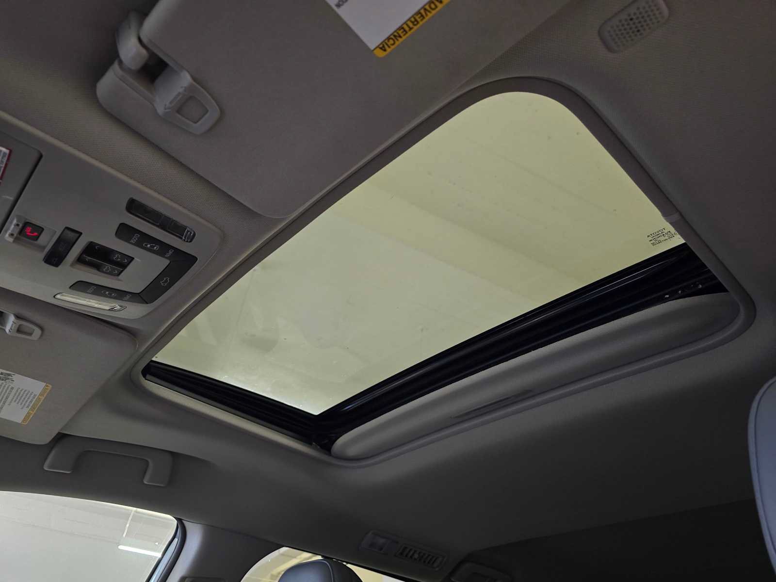 Used 2021 Toyota Sienna XLE w/ XLE Plus Package FWD image 22