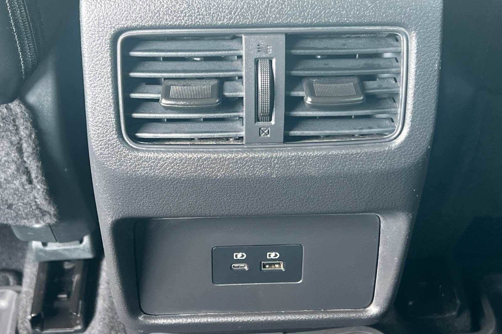 Used 2023 Nissan Rogue SV w/ SV Premium B Package image 13