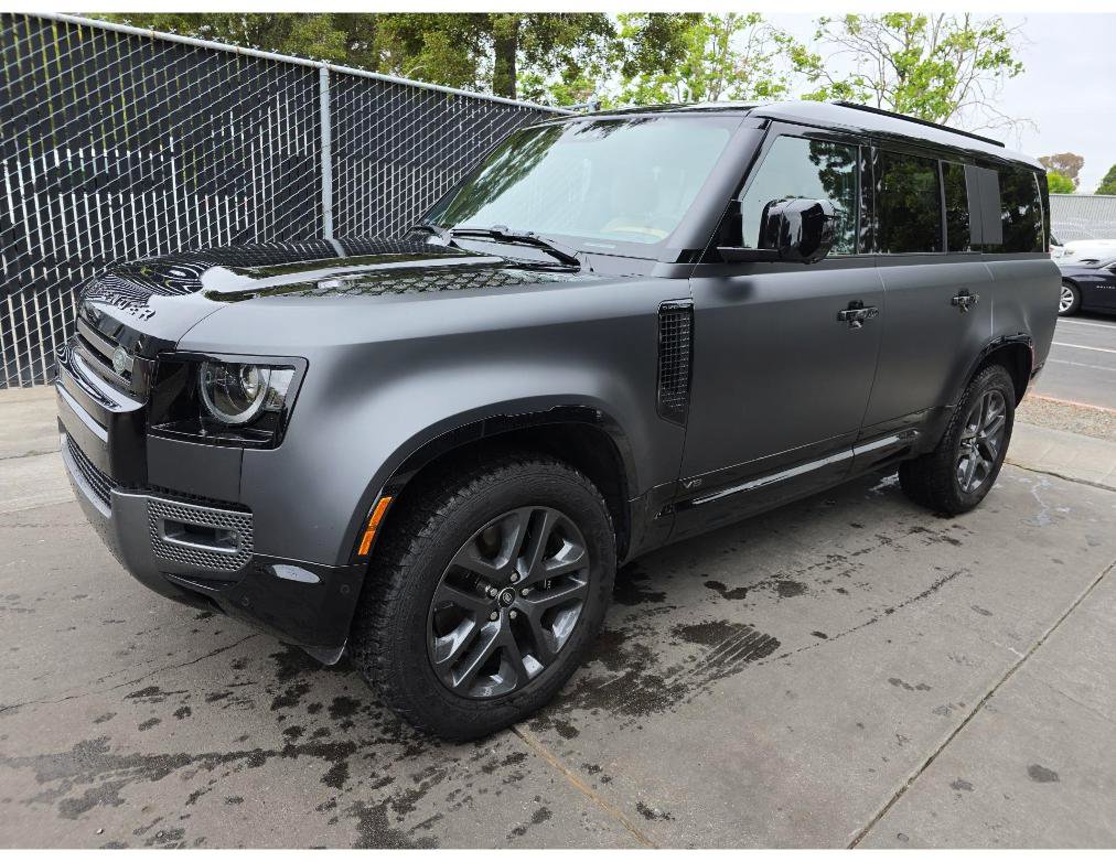 Used 2025 Land Rover Defender 130 V8 AWD/4WD image 3