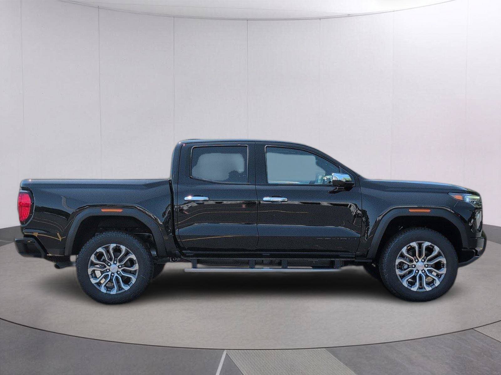 New 2026 GMC Canyon Denali w/ LPO, Black Badging Package AWD/4WD image 5