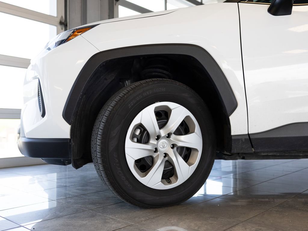 Used 2024 Toyota RAV4 LE AWD/4WD image 9