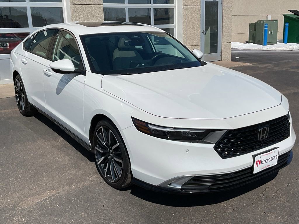 Used 2023 Honda Accord Touring image 3