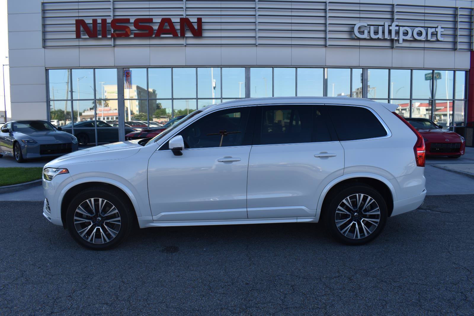 Used 2021 Volvo XC90 T5 Momentum w/ Protection Package Premier FWD image 3