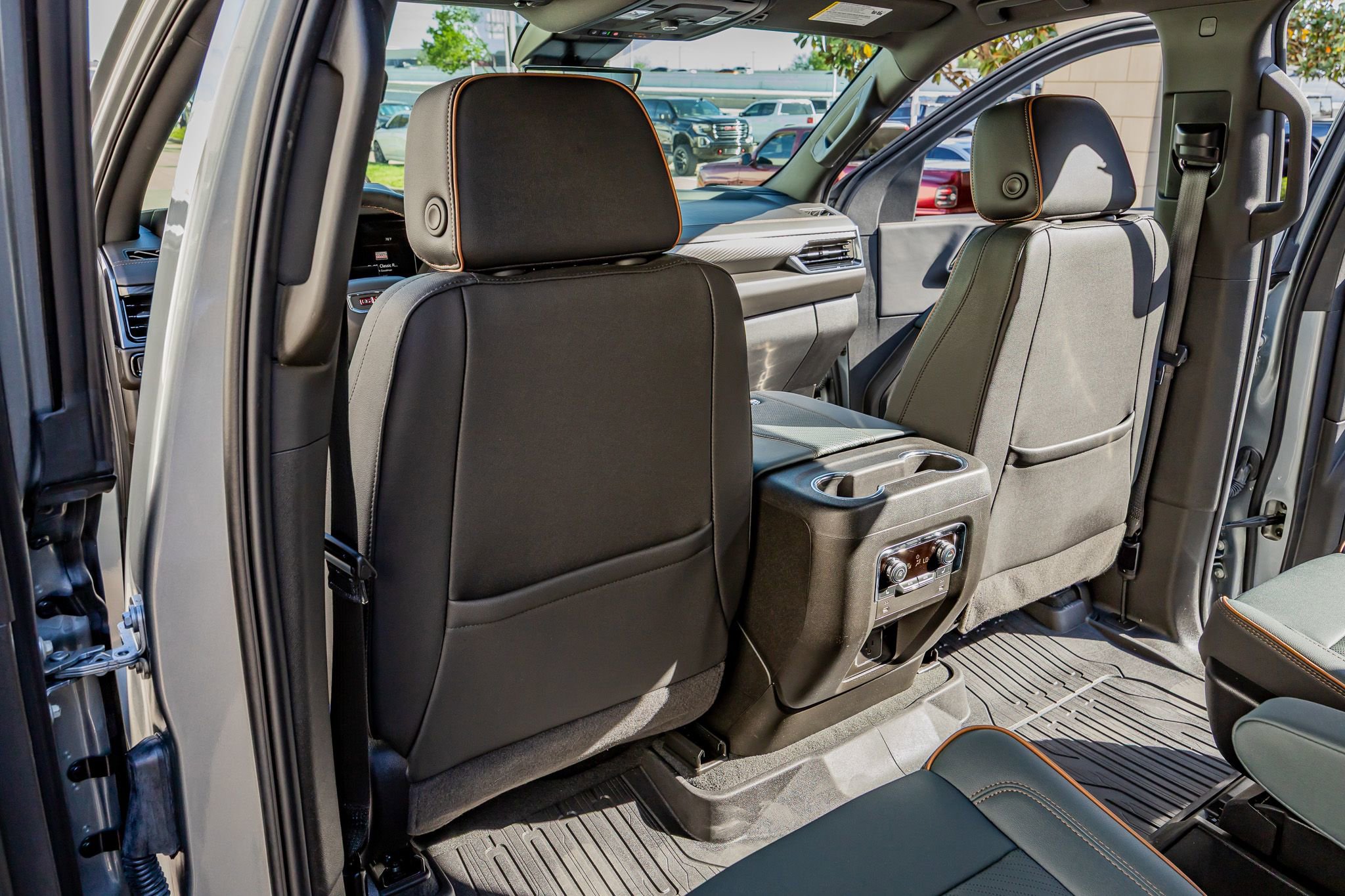 Used 2025 GMC Yukon AT4 w/ Premium Trailering Package AWD/4WD image 31