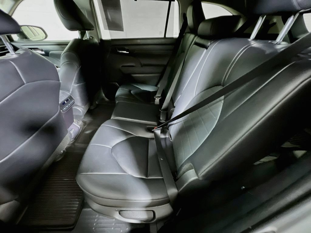 Certified 2024 Toyota Highlander XLE AWD/4WD image 21