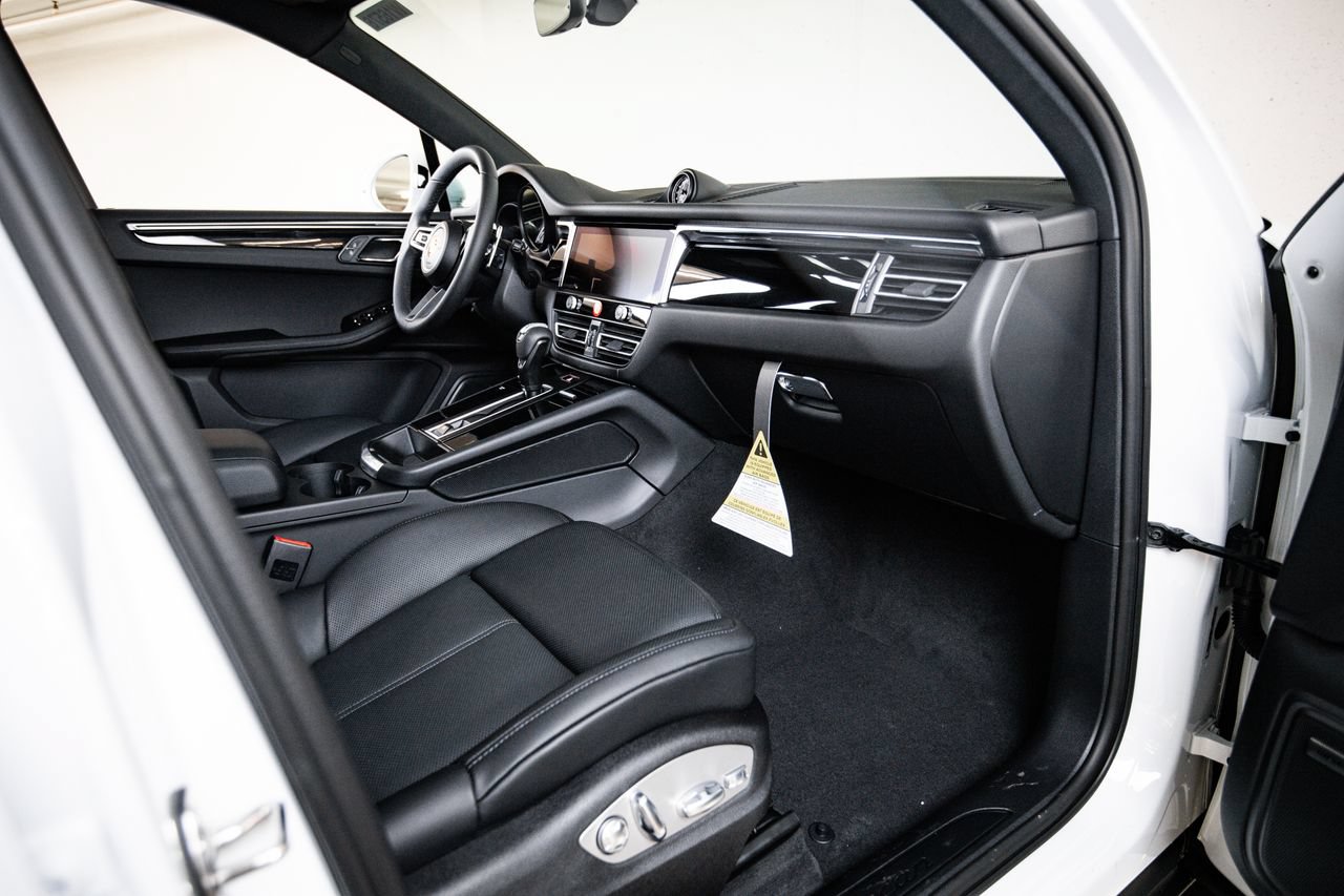 New 2026 Porsche Macan AWD/4WD image 28
