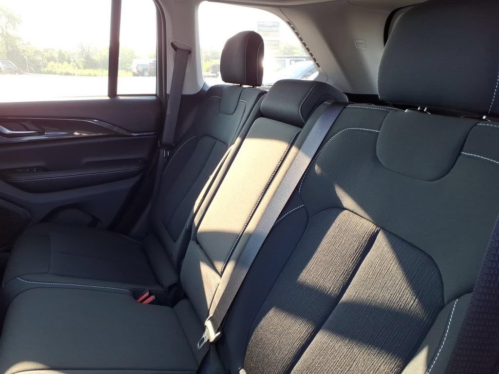 Certified 2023 Jeep Grand Cherokee Laredo AWD/4WD image 13