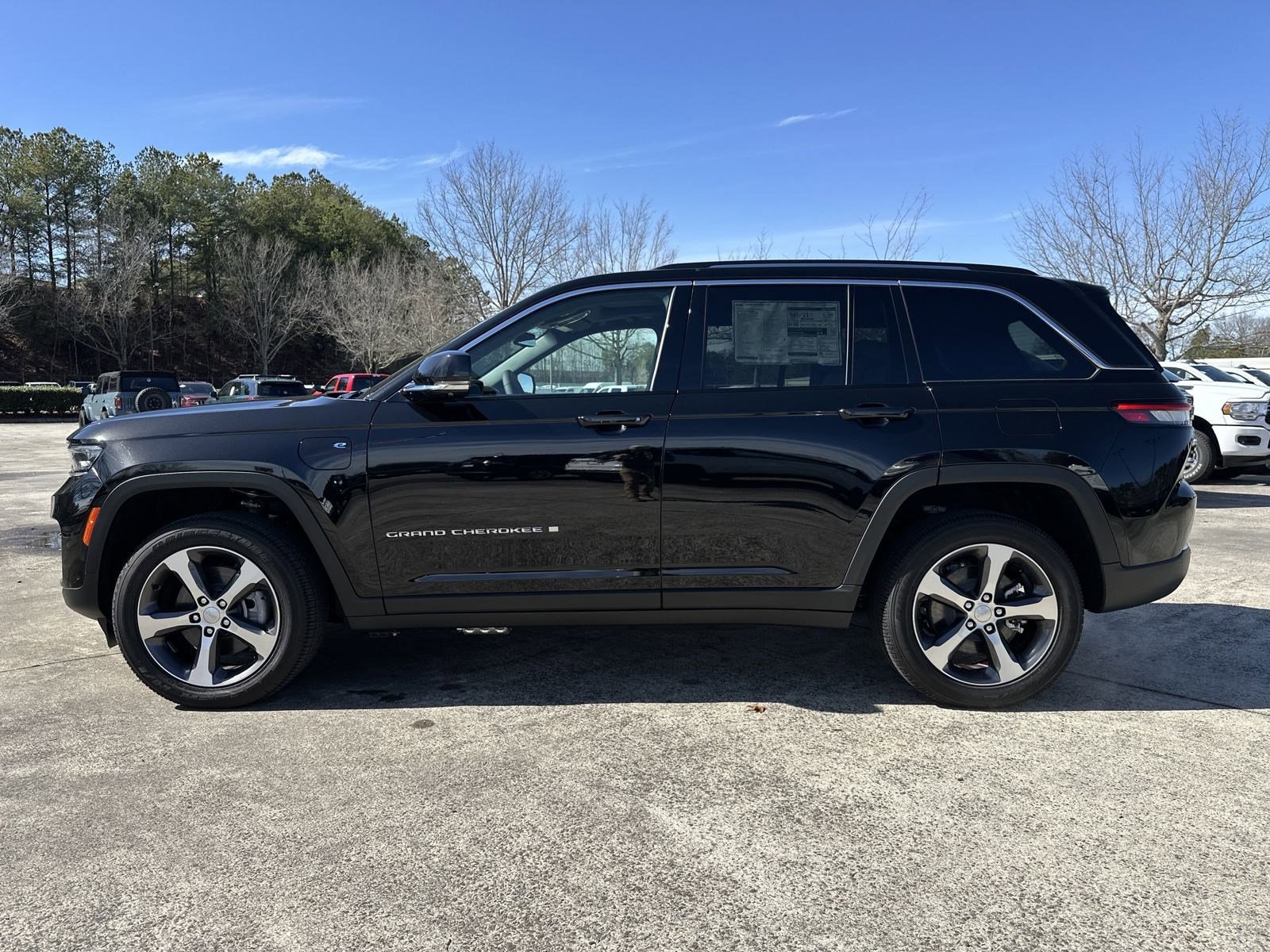 New 2024 Jeep Grand Cherokee Limited 4xe w/ Luxury Tech Group II AWD/4WD image 4