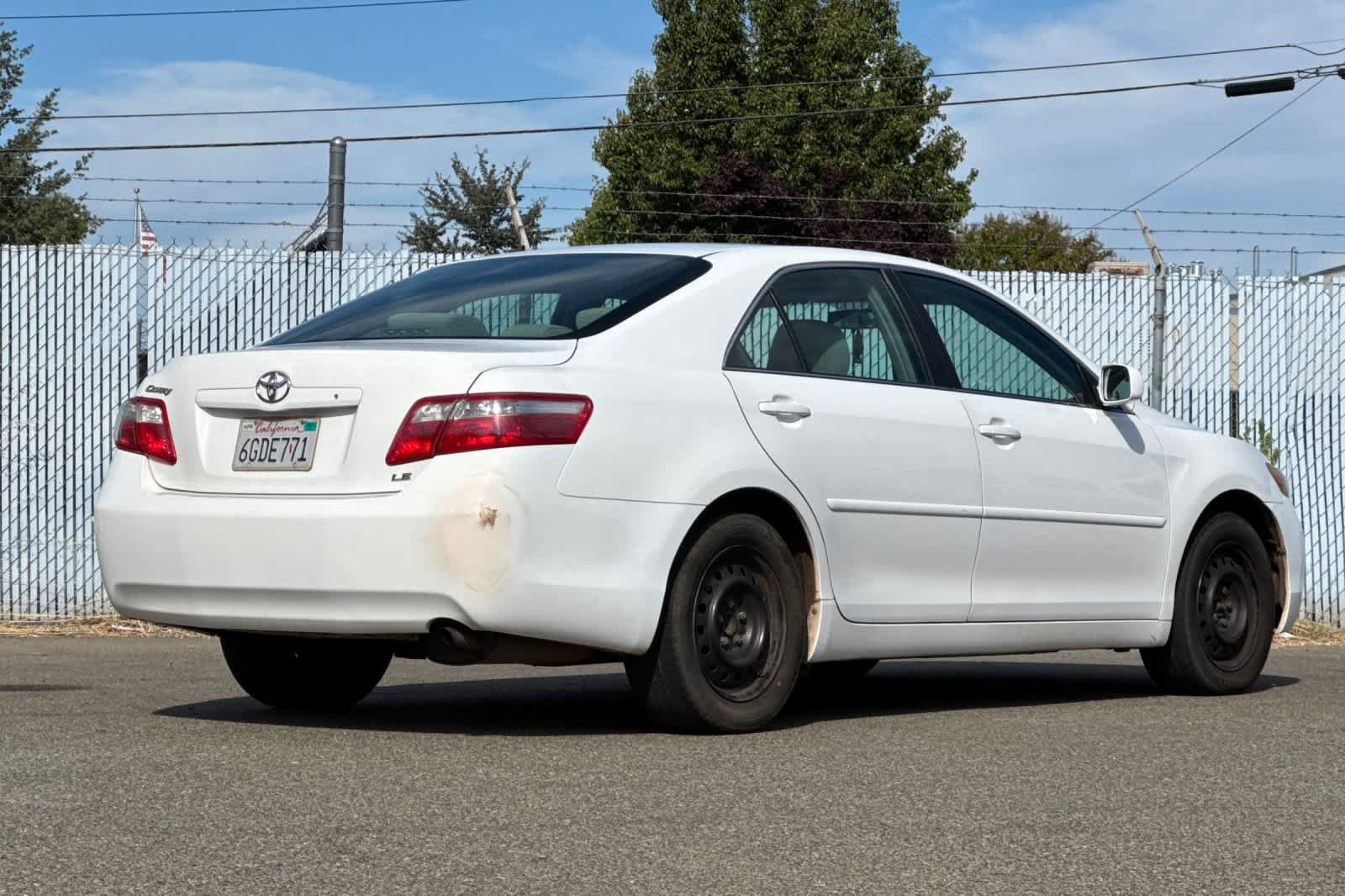 Used 2009 Toyota Camry LE FWD image 3