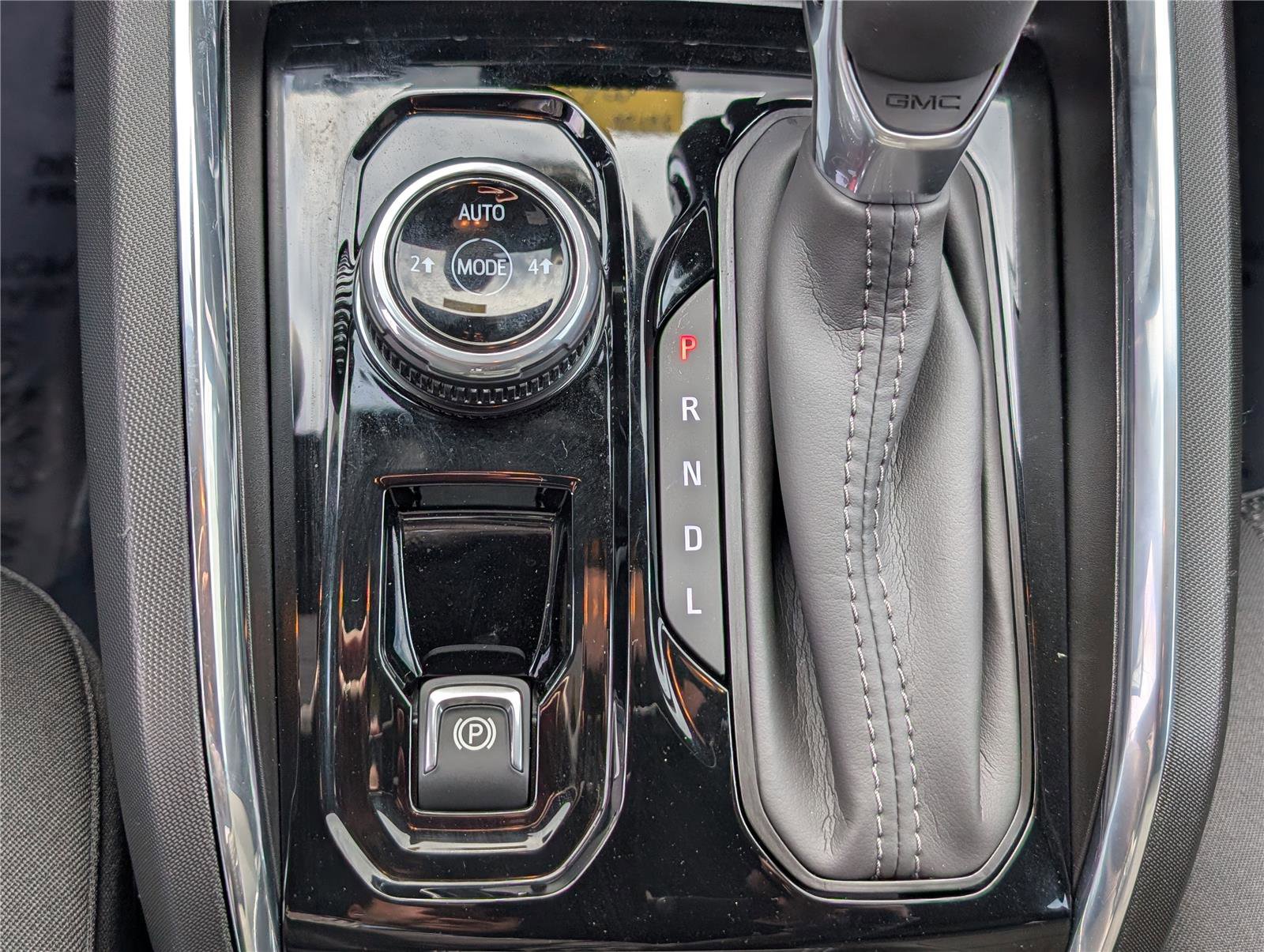 Used 2025 GMC Canyon Elevation w/ Technology Package image 25