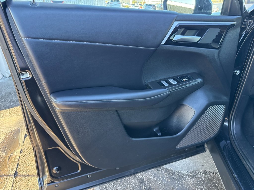 Used 2024 Mitsubishi Outlander SE image 29