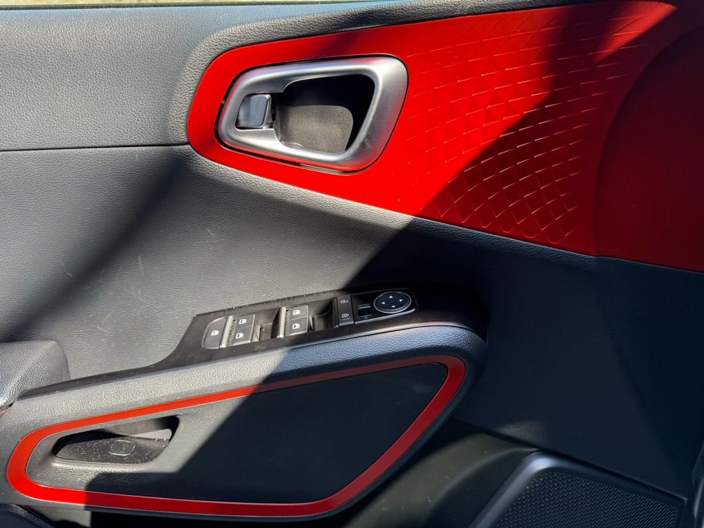 Used 2023 Kia Soul GT-Line image 12