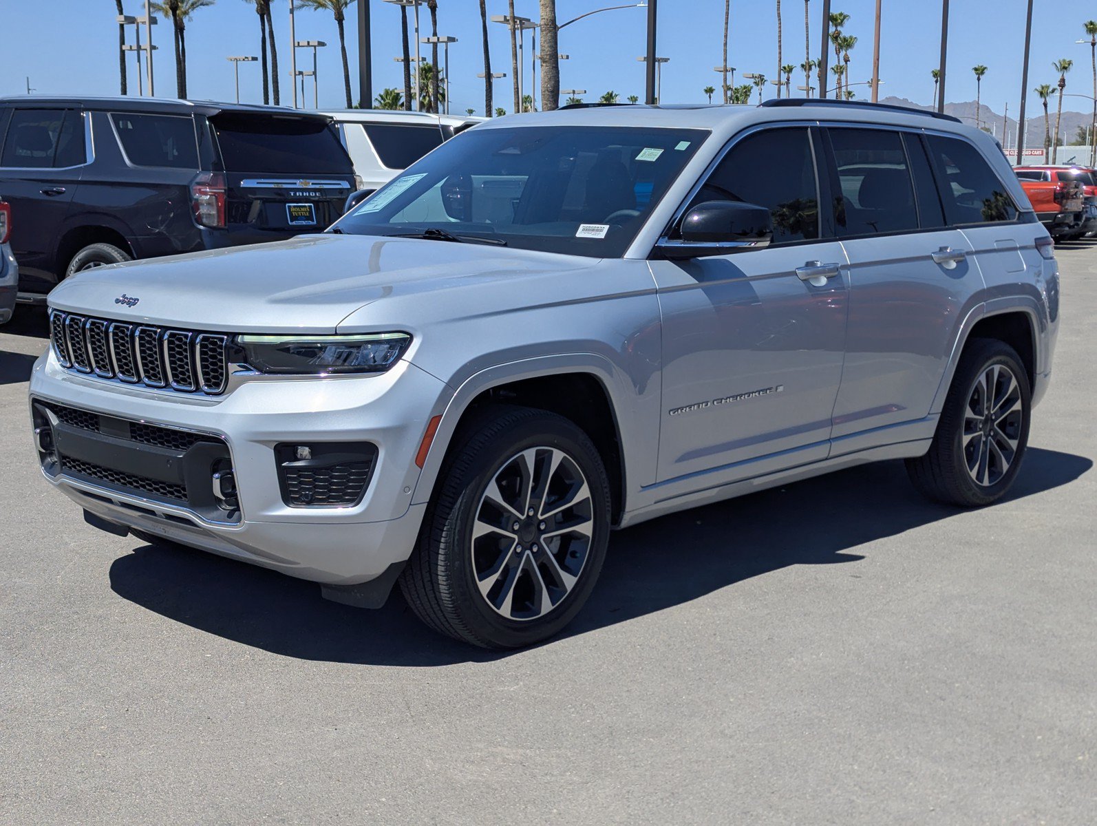 Used 2024 Jeep Grand Cherokee Overland w/ Trailer Tow Package AWD/4WD image 5