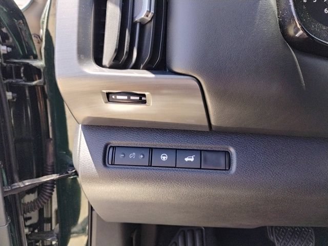 Used 2023 Nissan Pathfinder SL w/ Lighting Package (N92) AWD/4WD image 18