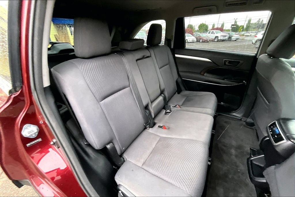 Used 2014 Toyota Highlander LE FWD image 20