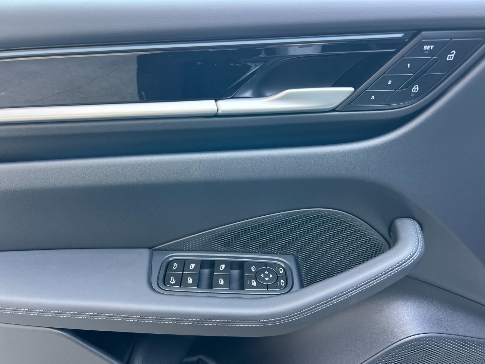 New 2026 Porsche Macan 4 Electric AWD/4WD image 12