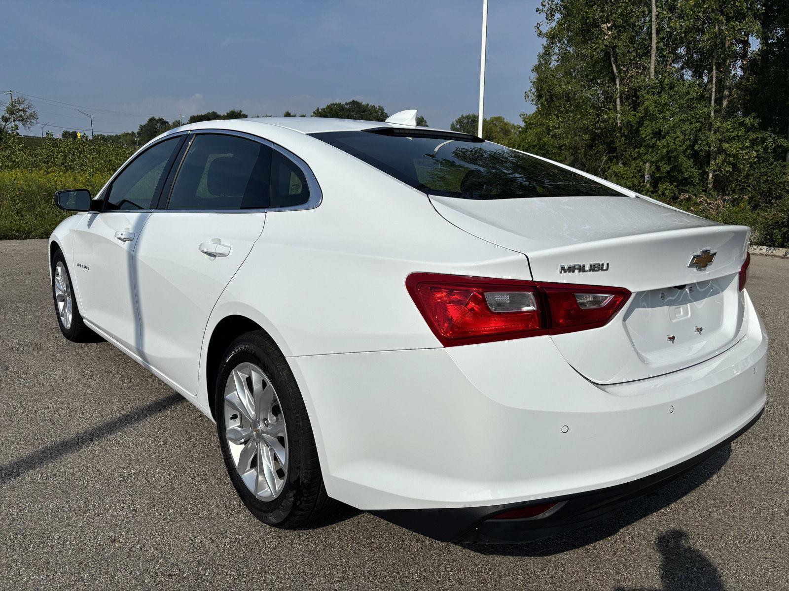 Used 2024 Chevrolet Malibu LT FWD image 3