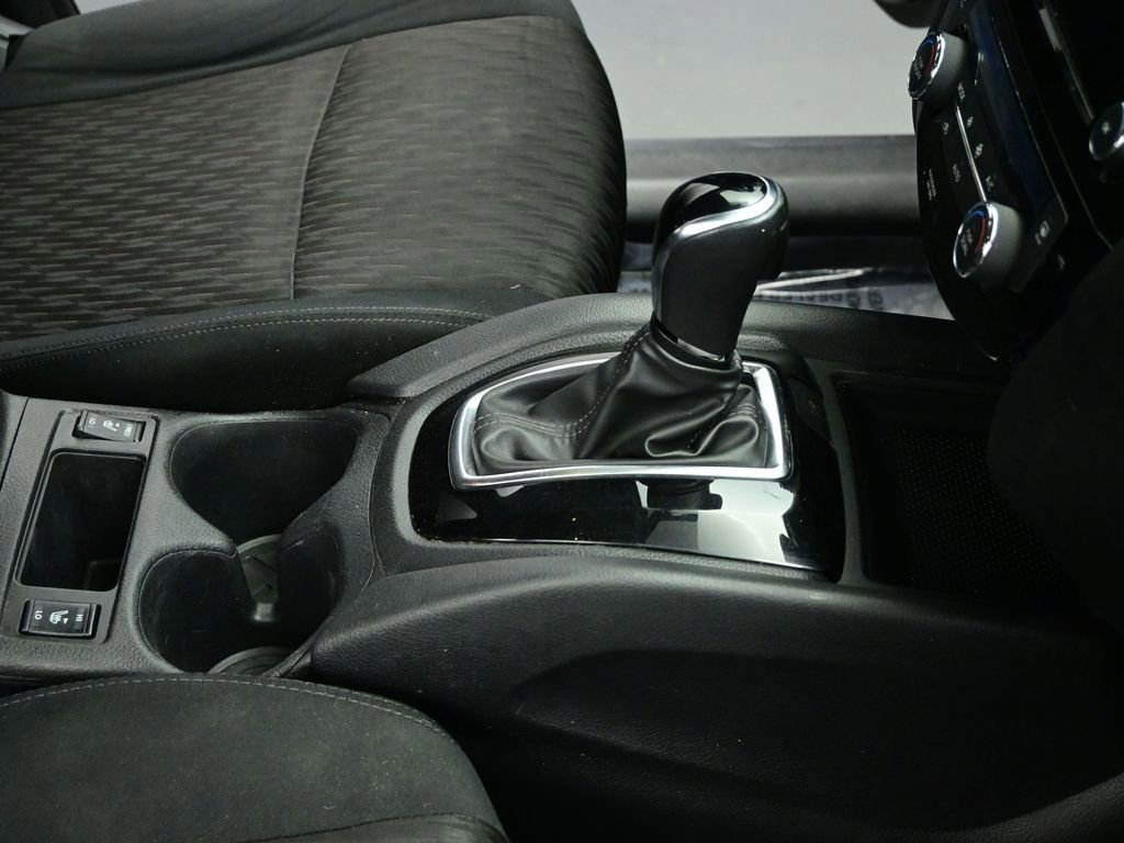 Used 2018 Nissan Rogue SV image 61