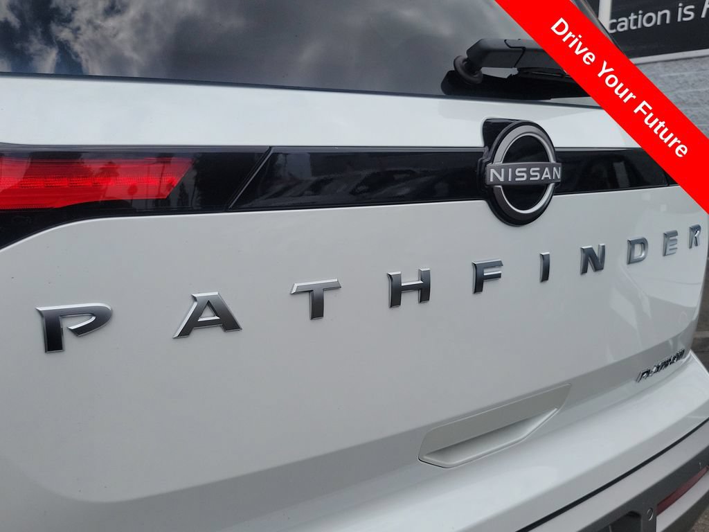 Used 2025 Nissan Pathfinder Platinum FWD image 28