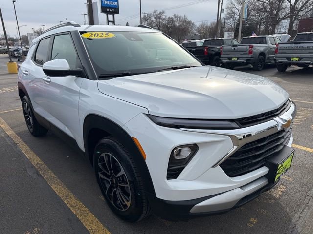 Certified 2025 Chevrolet TrailBlazer LT w/ LT Cold Weather Package FWD image 2