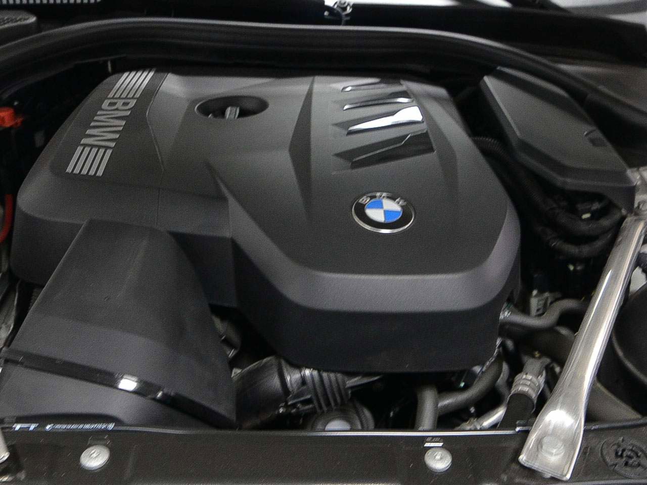 Used 2024 BMW 530i w/ Executive Package image 16