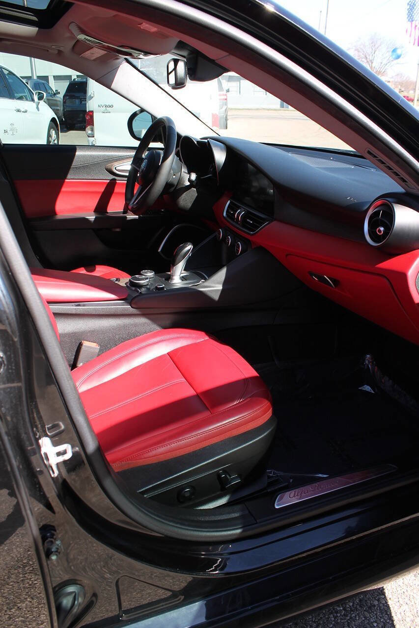 Used 2019 Alfa Romeo Giulia Ti w/ Nero Edizione image 23