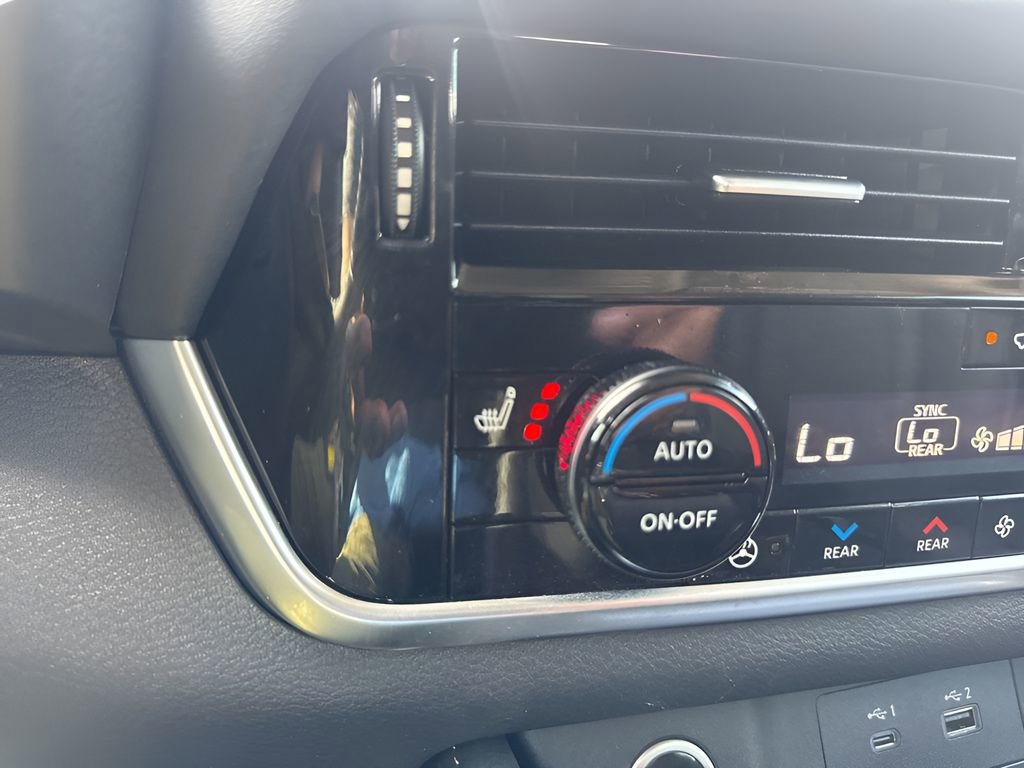 Used 2023 Nissan Rogue SL w/ SL Premium Package image 24