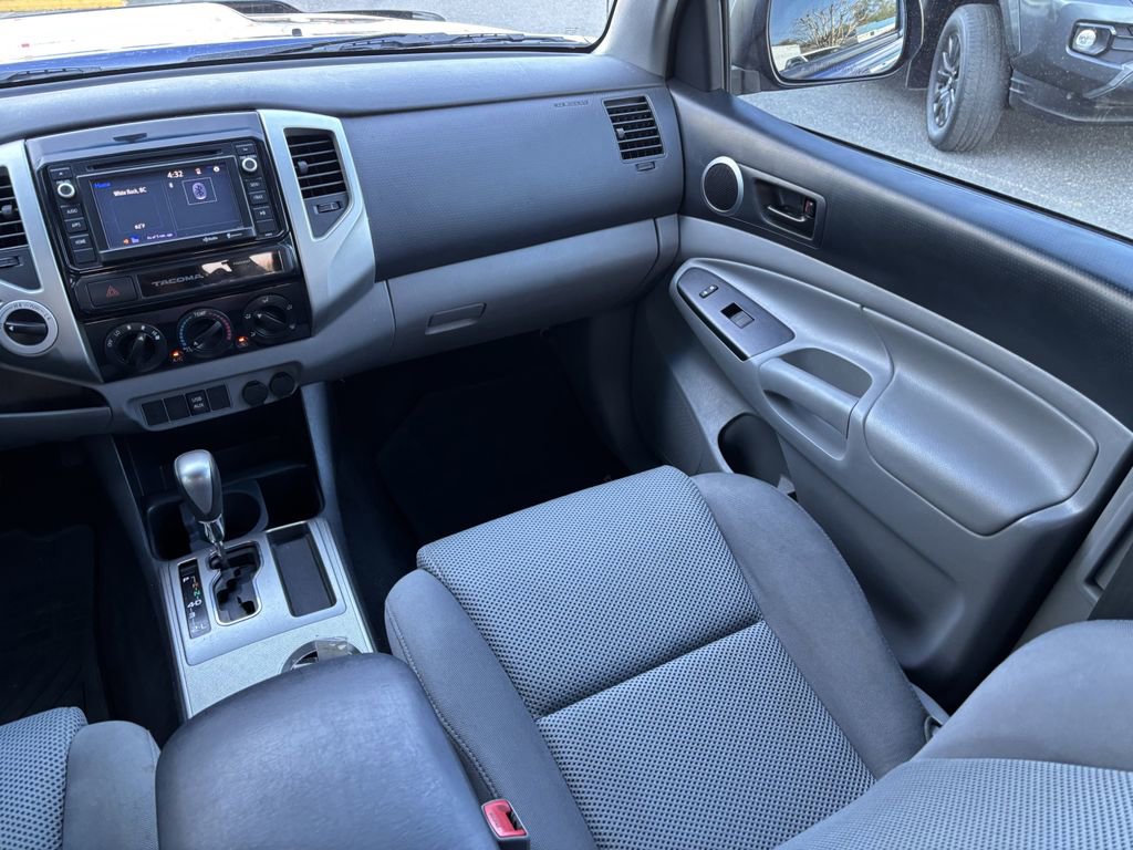 Used 2015 Toyota Tacoma 4x4 Access Cab V6 w/ TRD Sport Package image 22