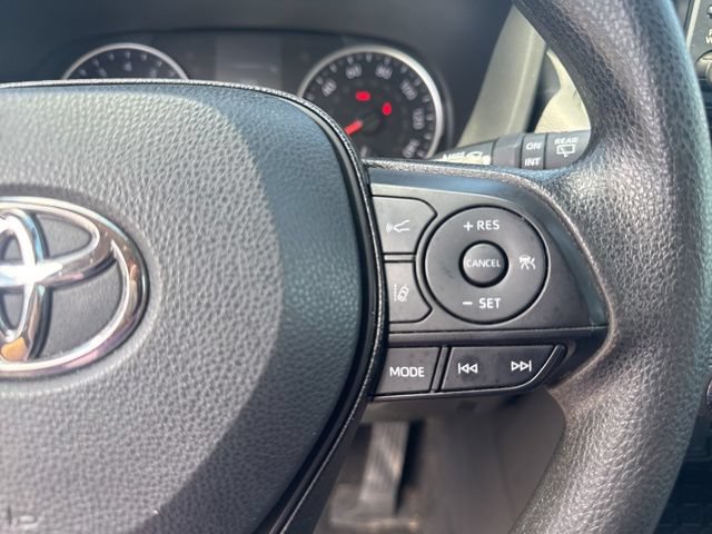 Used 2021 Toyota RAV4 XLE AWD/4WD image 17