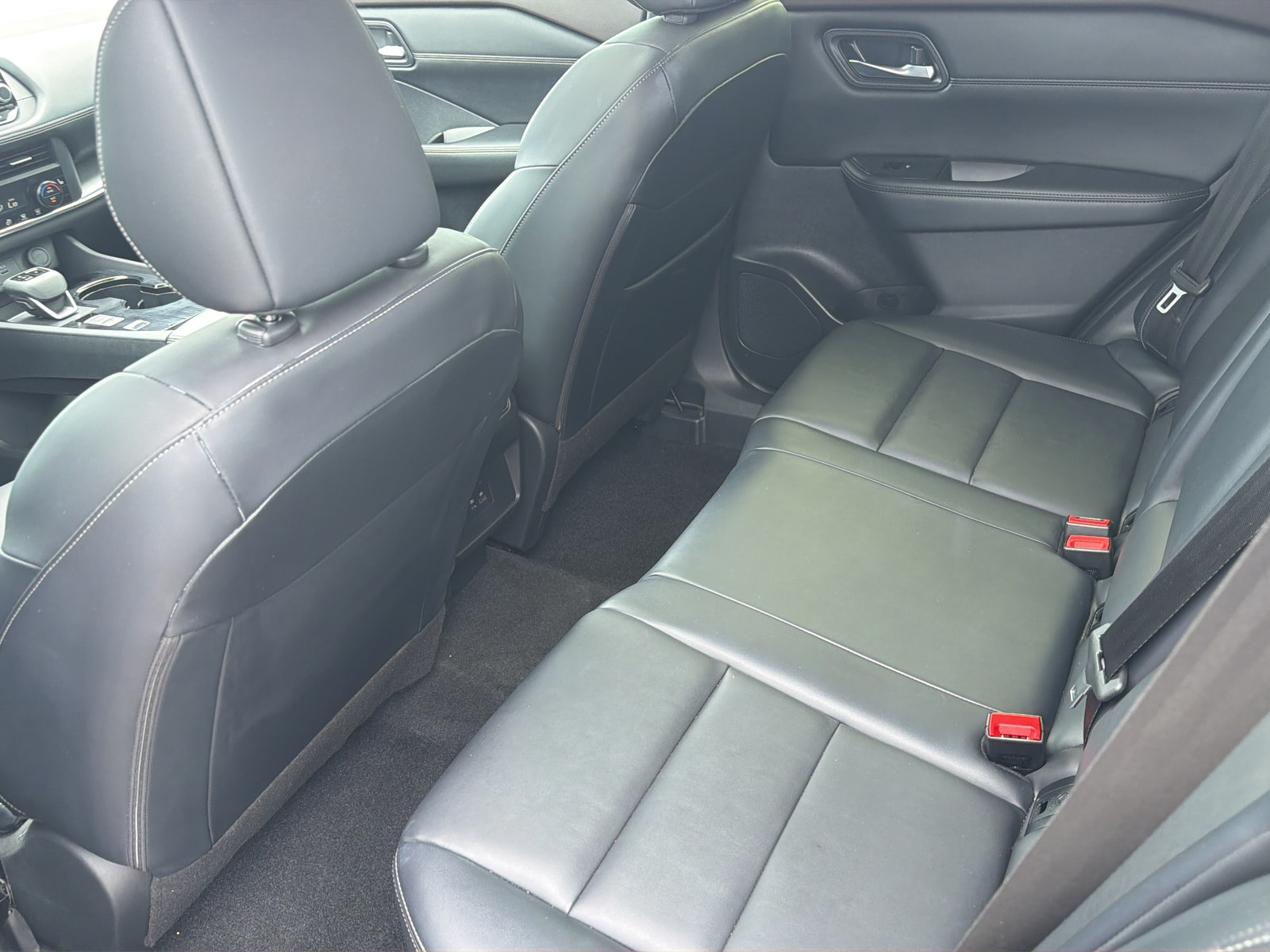Used 2023 Nissan Rogue SV w/ SV Premium B Package FWD image 34