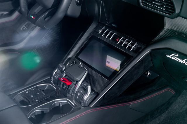 Used 2023 Lamborghini Urus Performante image 18