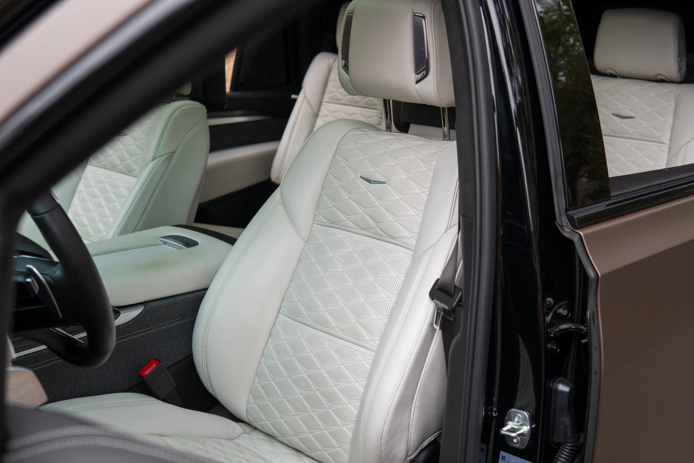 Used 2025 Cadillac Escalade V w/ LPO, Floor Liner Package image 30