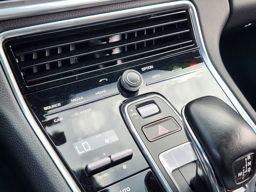 Used 2018 Porsche Panamera 4 image 21