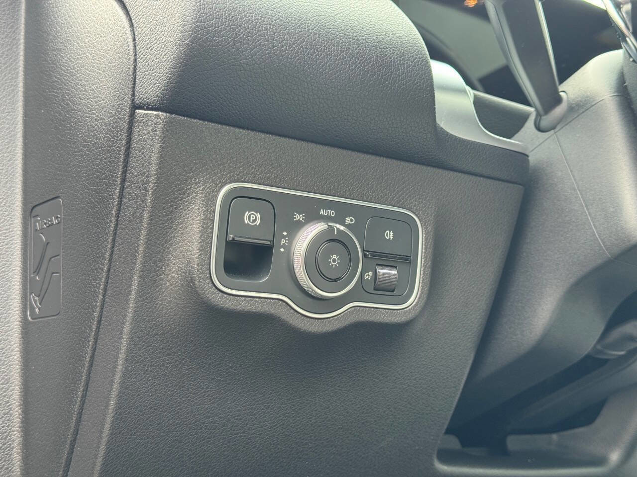 Used 2021 Mercedes-Benz GLB 35 AMG 4MATIC image 36