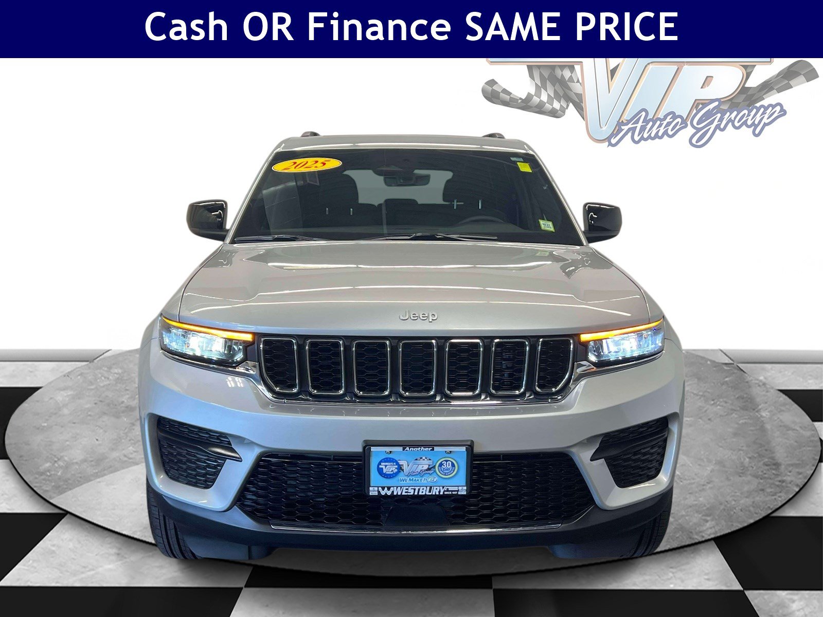 Used 2025 Jeep Grand Cherokee Laredo X w/ Luxury Tech Group I AWD/4WD image 2