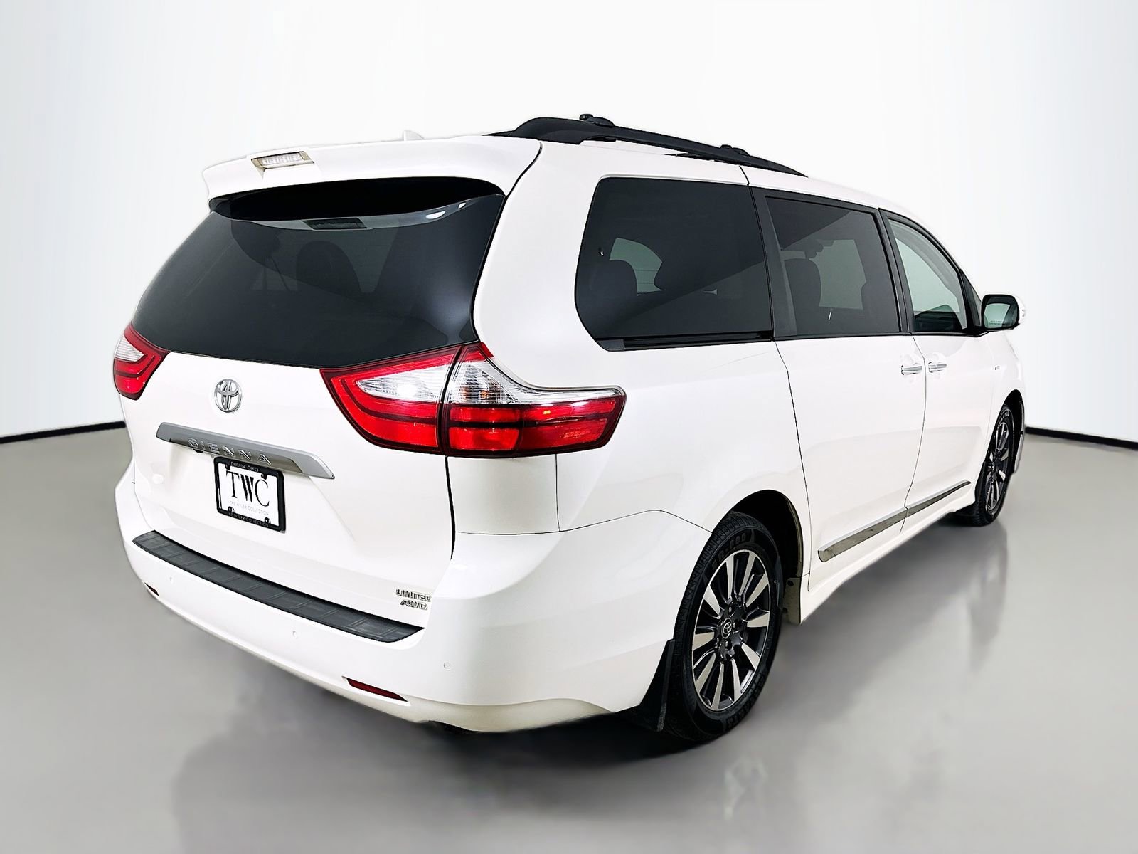 Used 2019 Toyota Sienna Limited Premium AWD/4WD image 5