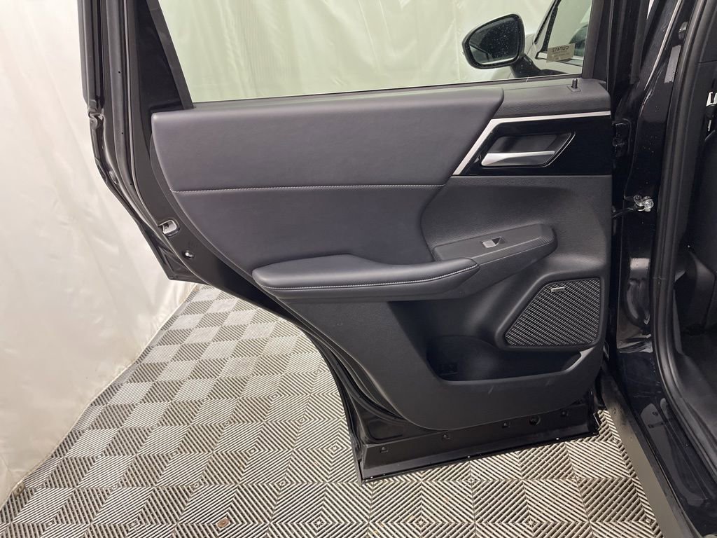 Used 2025 Mitsubishi Outlander SE image 26