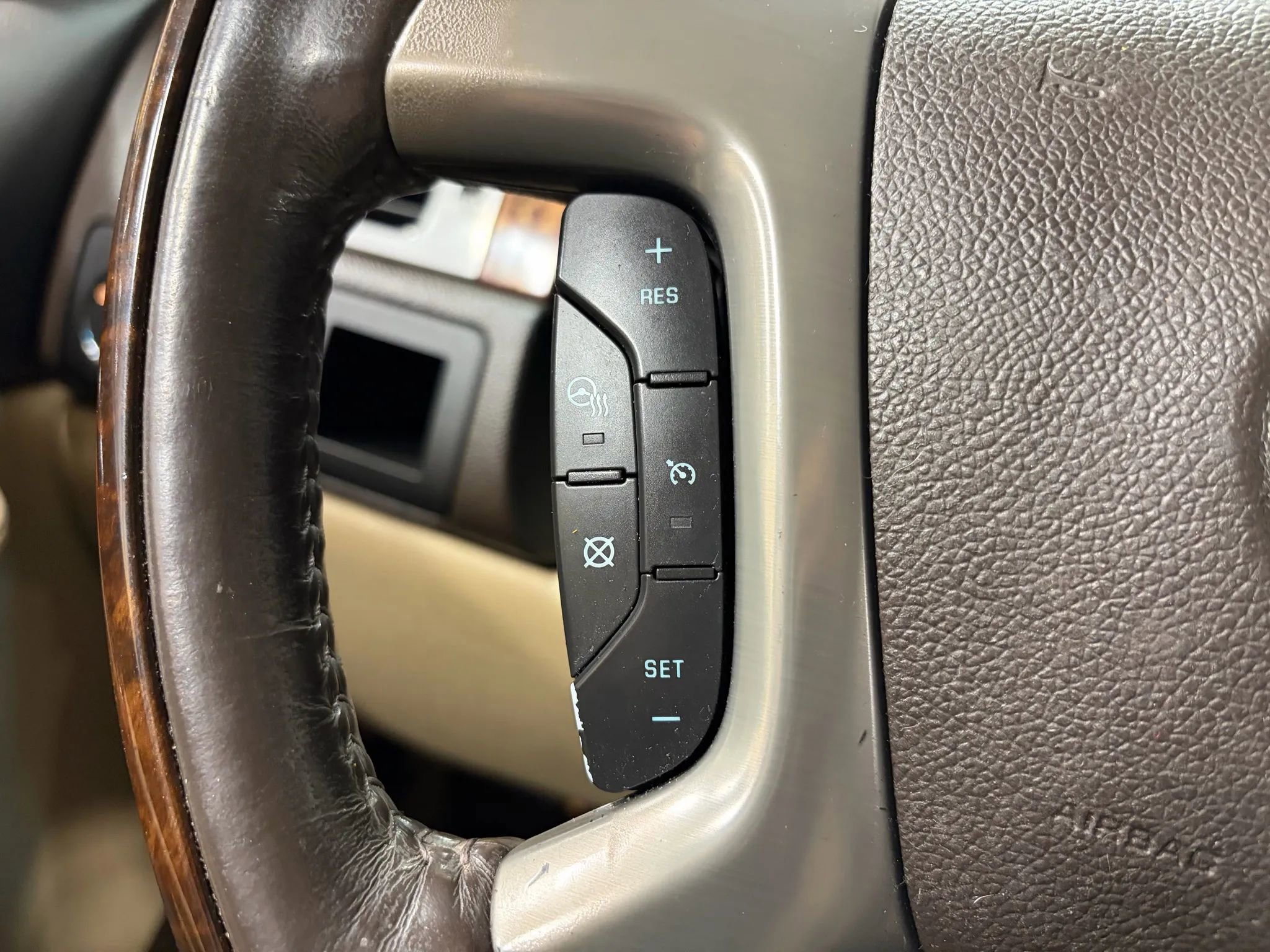 Used 2012 GMC Yukon XL Denali image 38