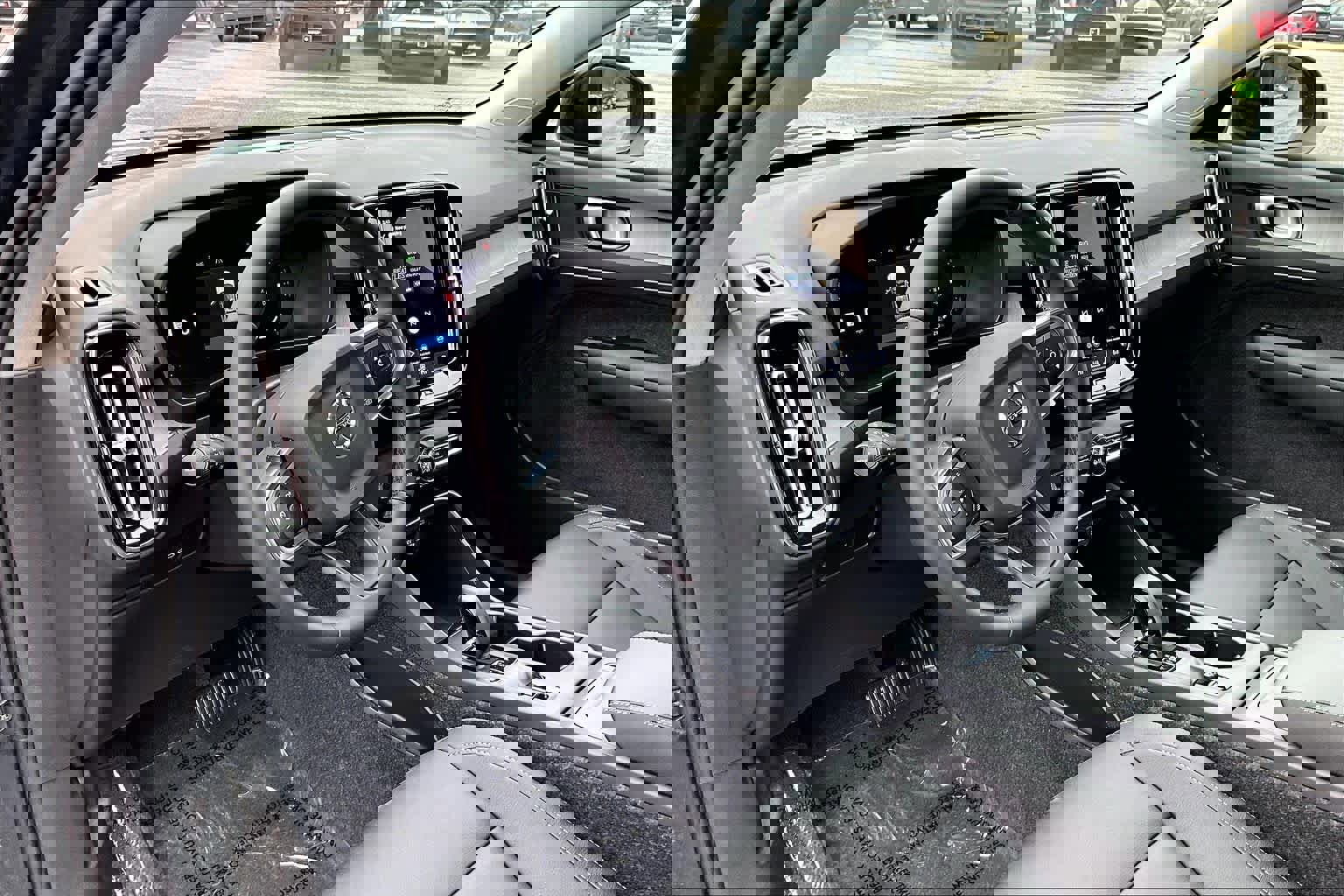 Used 2026 Volvo XC40 B5 Core w/ Climate Package image 17