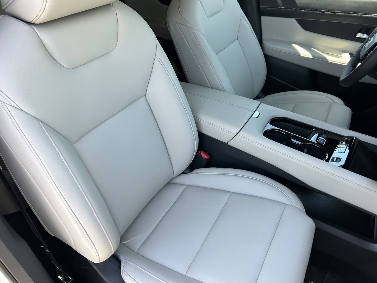Certified 2025 Nissan Murano SV w/ Cargo Package image 11