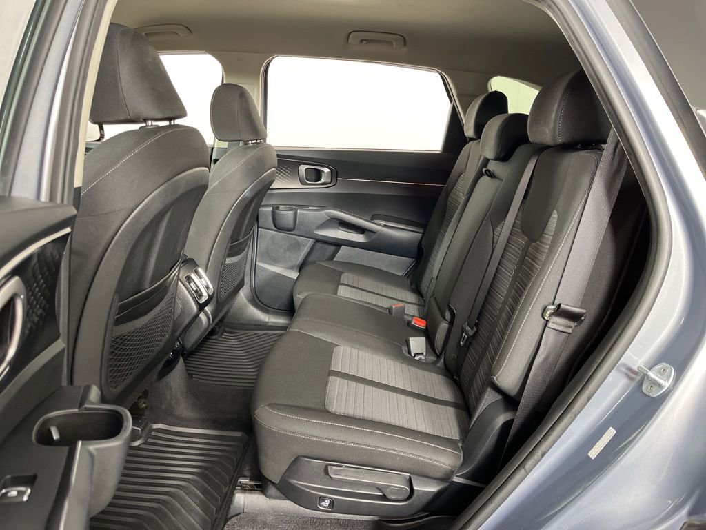 Used 2023 Kia Sorento LX image 22