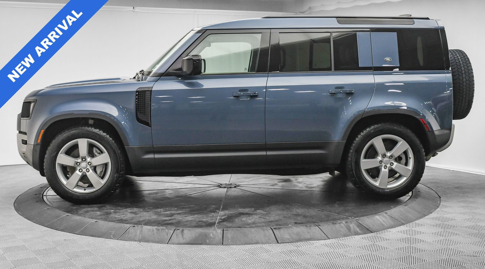 Used 2024 Land Rover Defender 110 S image 4