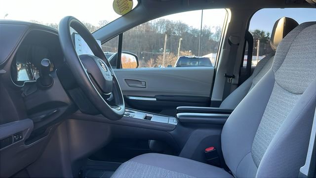 Certified 2022 Toyota Sienna LE image 8