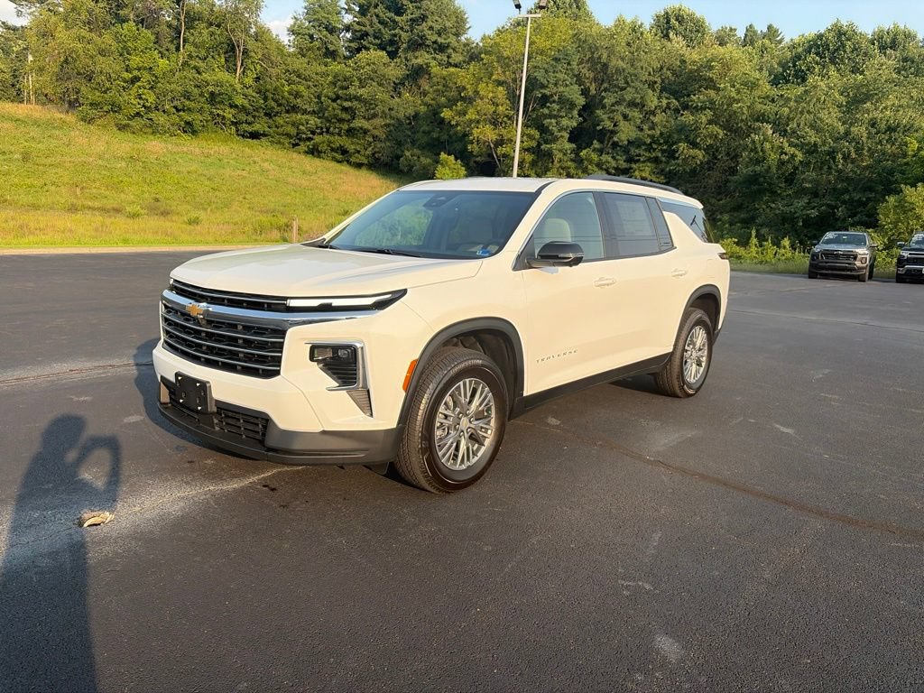 New 2026 Chevrolet Traverse LT w/ Driver Confidence Package AWD/4WD image 4