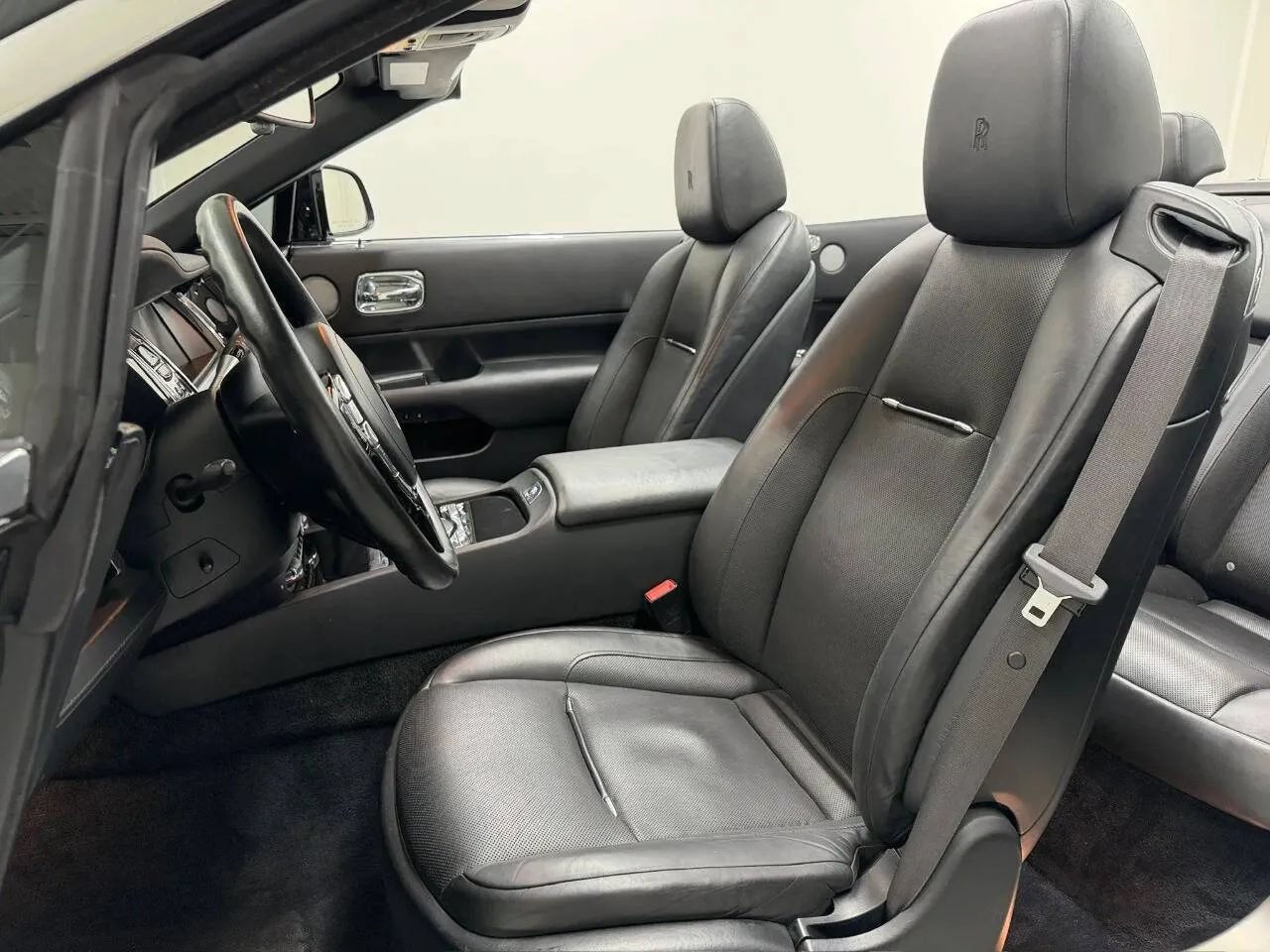 Used 2017 Rolls-Royce Dawn RWD image 11