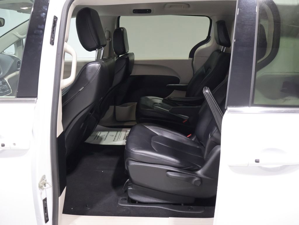 Certified 2024 Chrysler Pacifica Select image 19